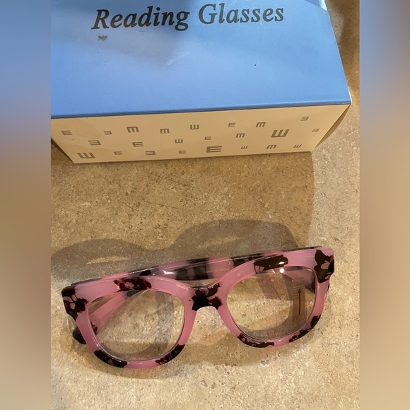Pink and Black Cat-Eye Reading Glasses 1.50 - Picture 3 of 4